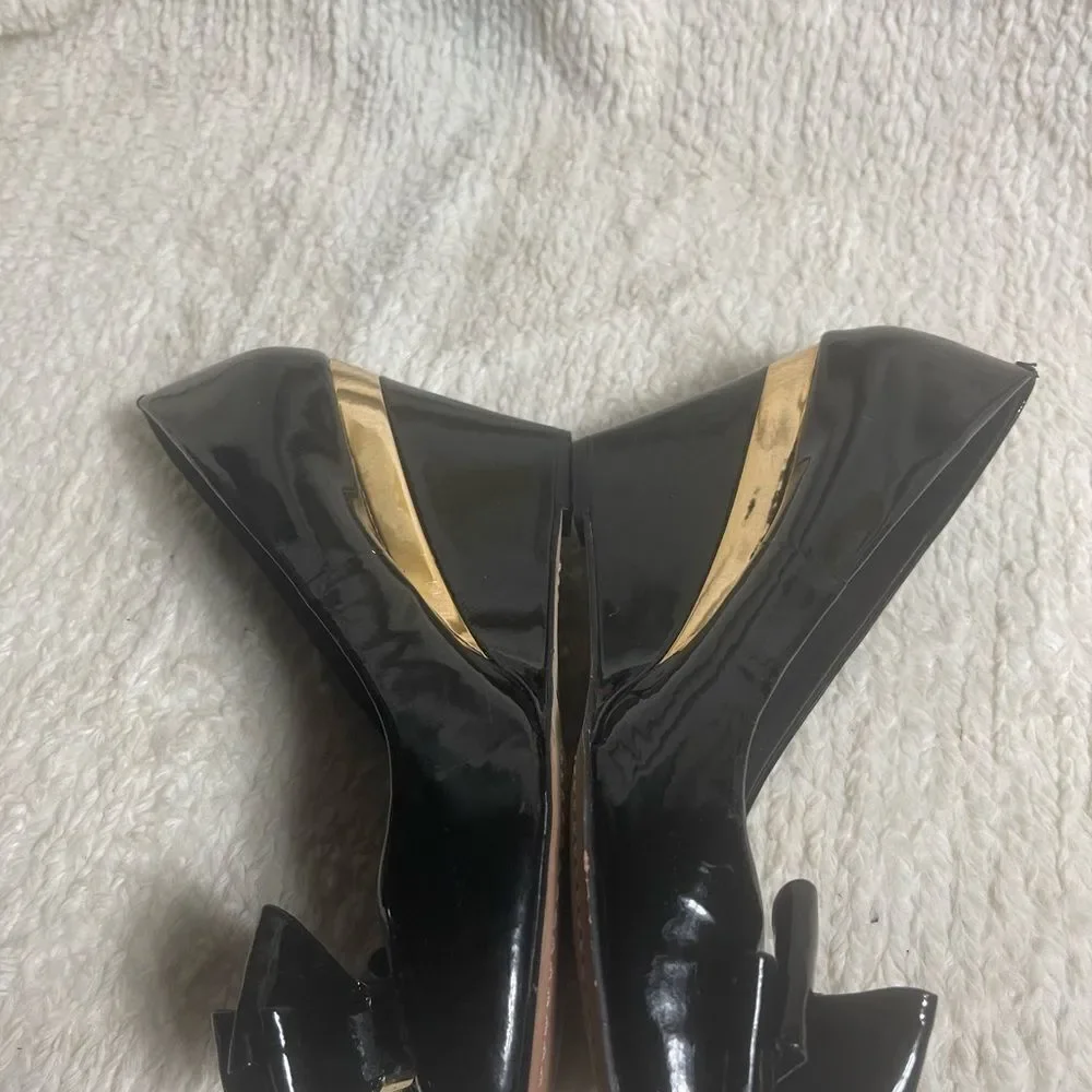 Vince Camuto leather patent Black Wedge Shoes peep toe with Bow Accent SZ9M